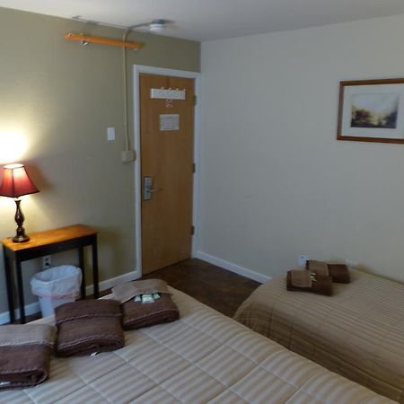 Bent Prop Inn & Hostel Of Alaska - Downtown Anchorage Extérieur photo