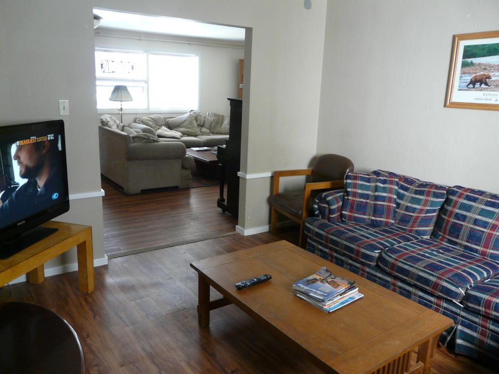 Bent Prop Inn & Hostel Of Alaska - Downtown Anchorage Extérieur photo
