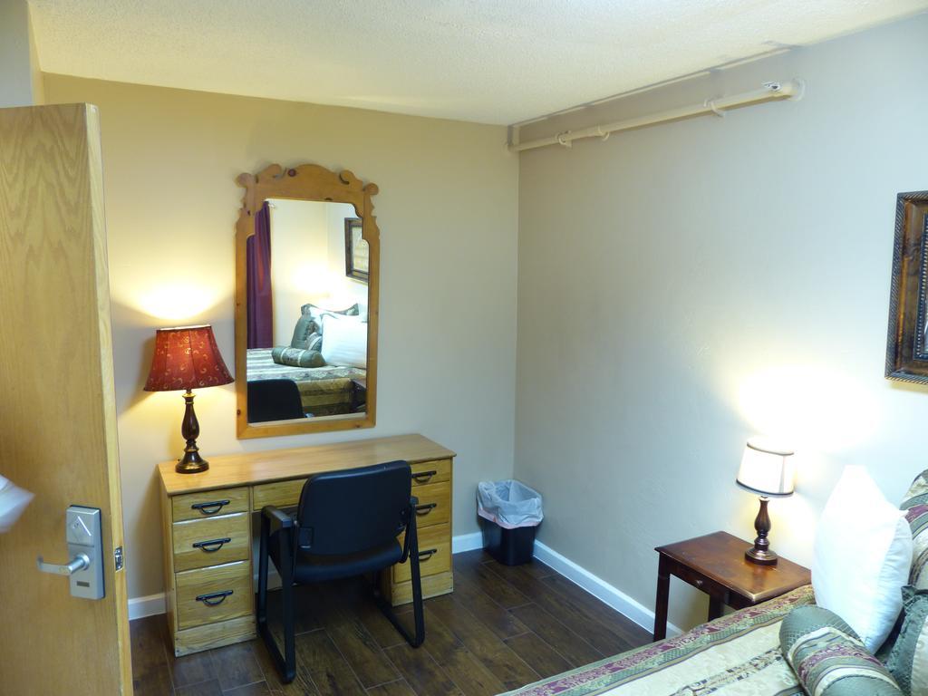 Bent Prop Inn & Hostel Of Alaska - Downtown Anchorage Extérieur photo