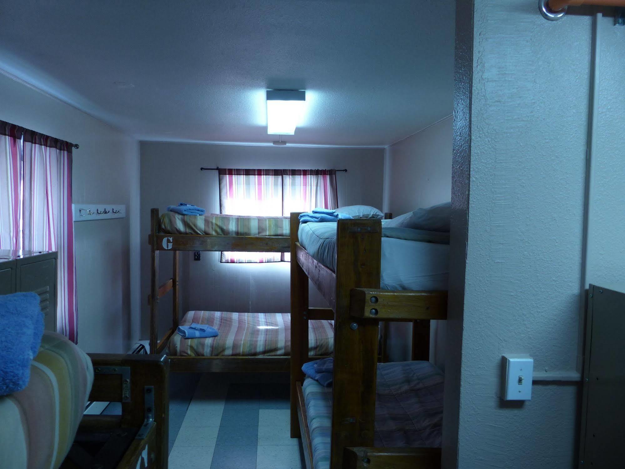 Bent Prop Inn & Hostel Of Alaska - Downtown Anchorage Extérieur photo