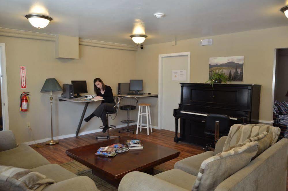 Bent Prop Inn & Hostel Of Alaska - Downtown Anchorage Extérieur photo
