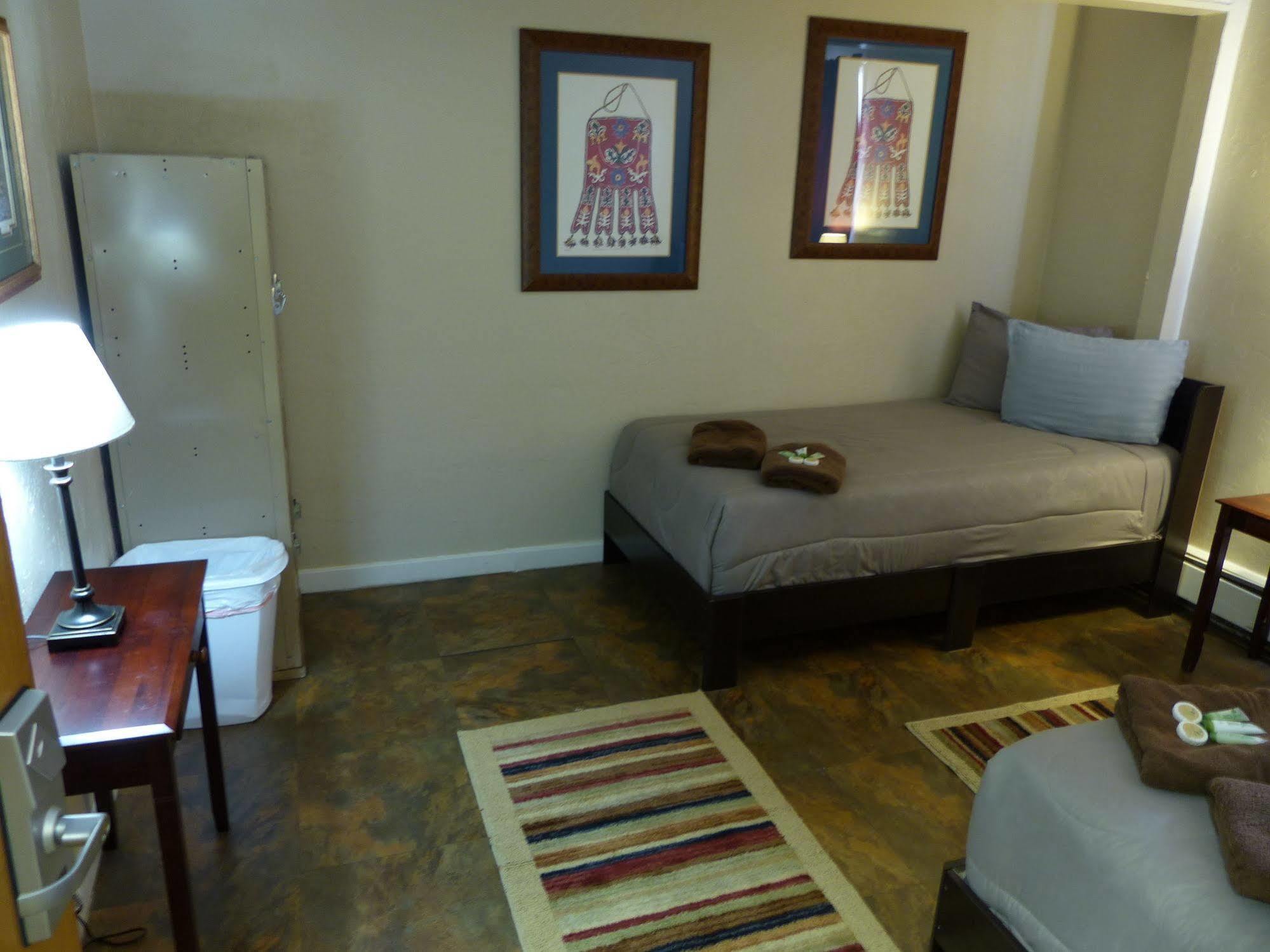 Bent Prop Inn & Hostel Of Alaska - Downtown Anchorage Extérieur photo