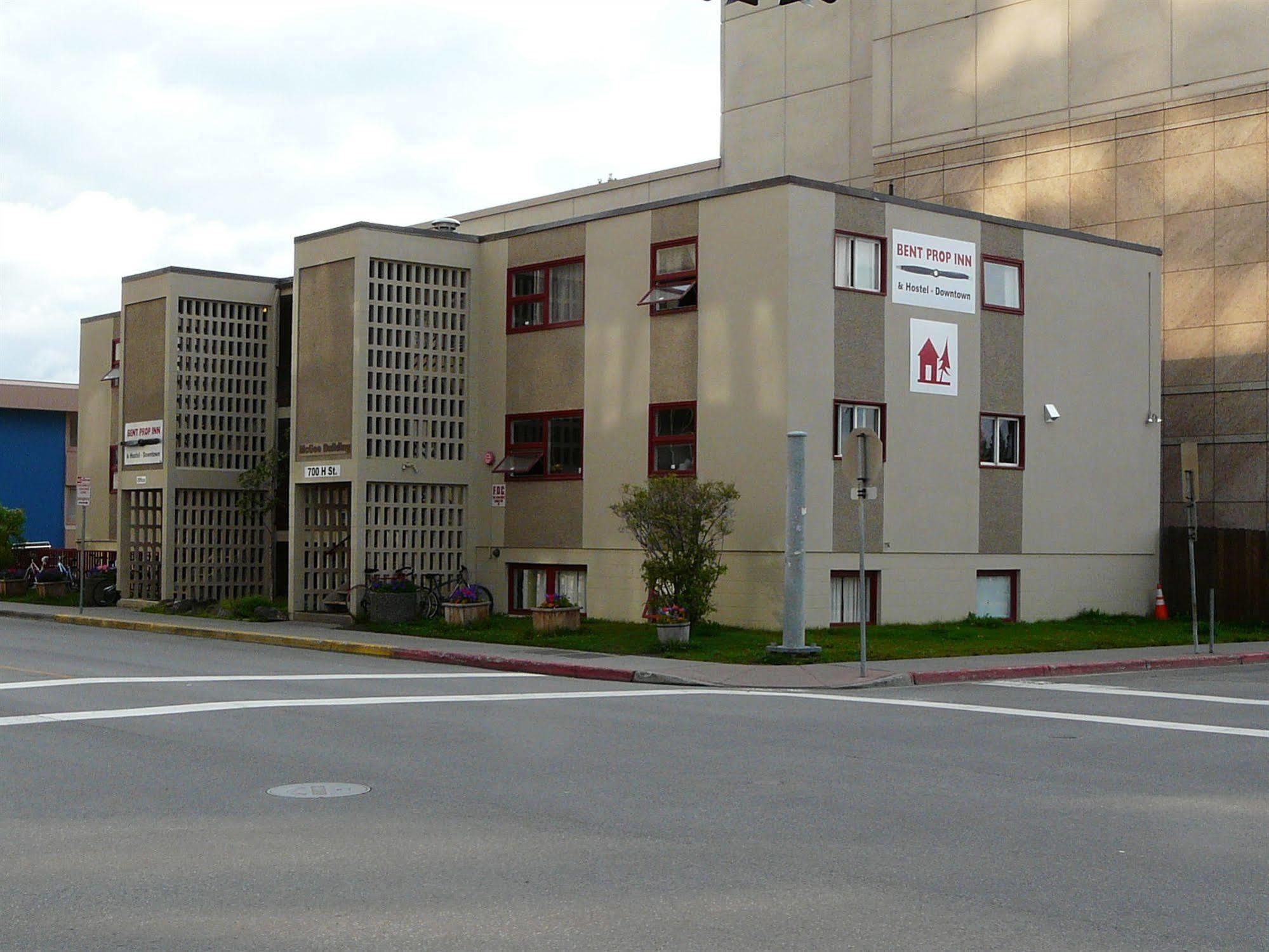 Bent Prop Inn & Hostel Of Alaska - Downtown Anchorage Extérieur photo