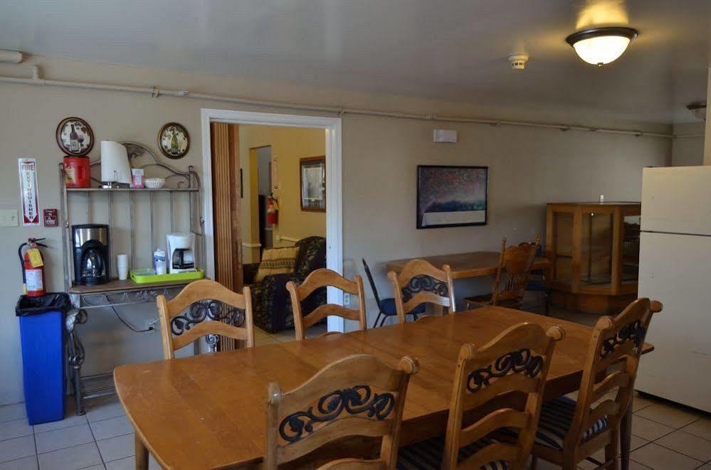 Bent Prop Inn & Hostel Of Alaska - Downtown Anchorage Extérieur photo